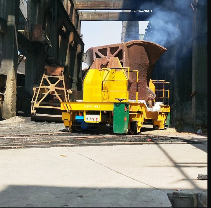 sterowany wózek przenoszący ciężkie ładunki ze stołem podnośnikowym do przemysłowego transportu materiałów